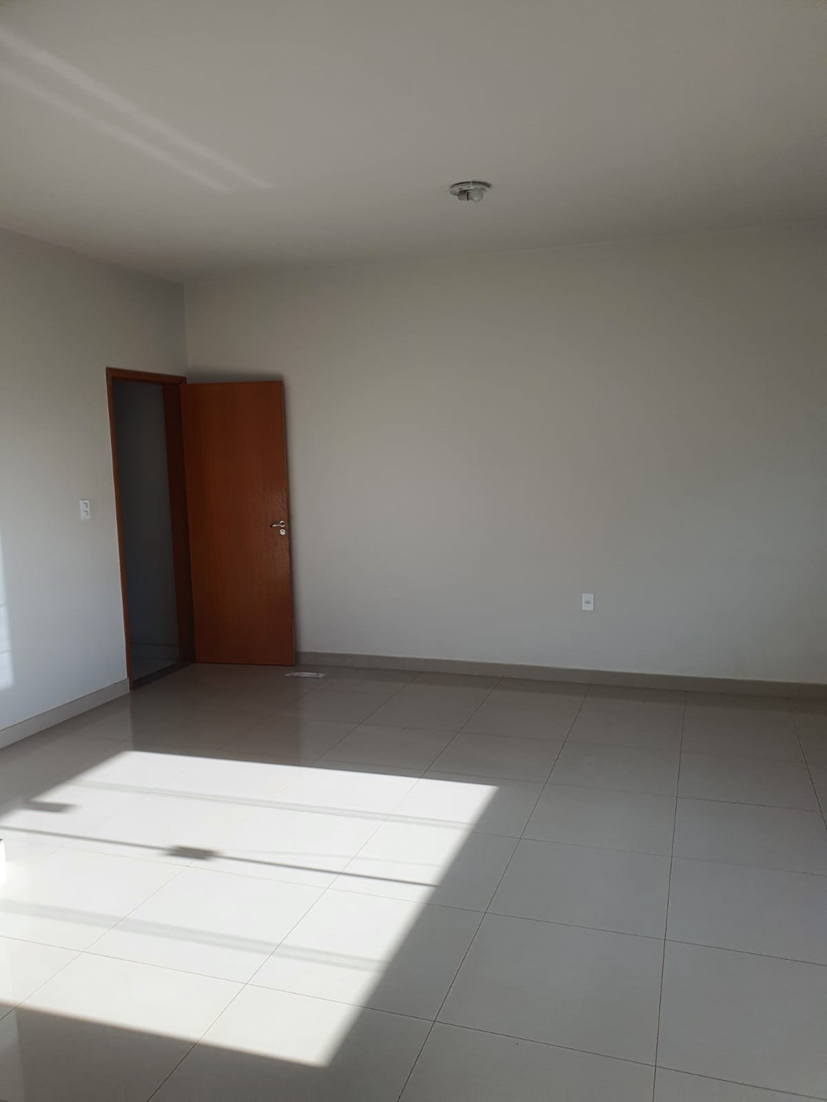 Amplo Apartamento a venda .