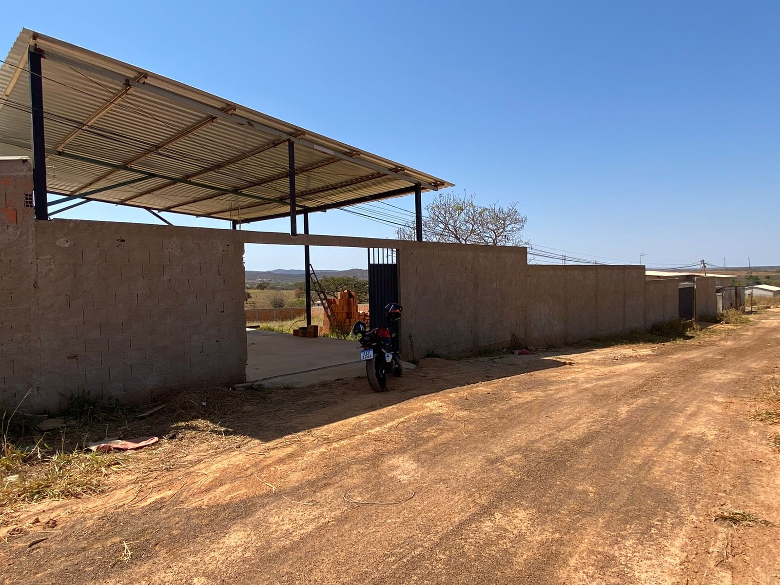 Vende~se chácara com 2.000 mtrs²