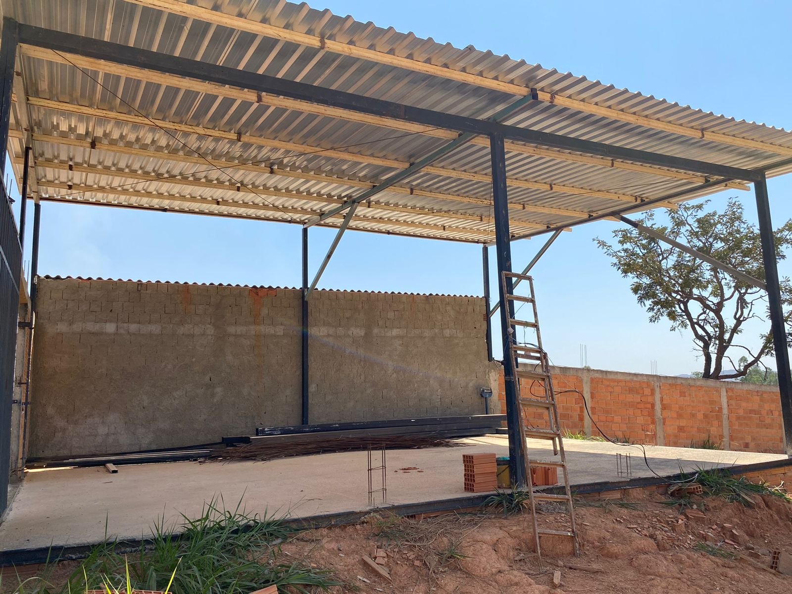 Vende~se chácara com 2.000 mtrs²