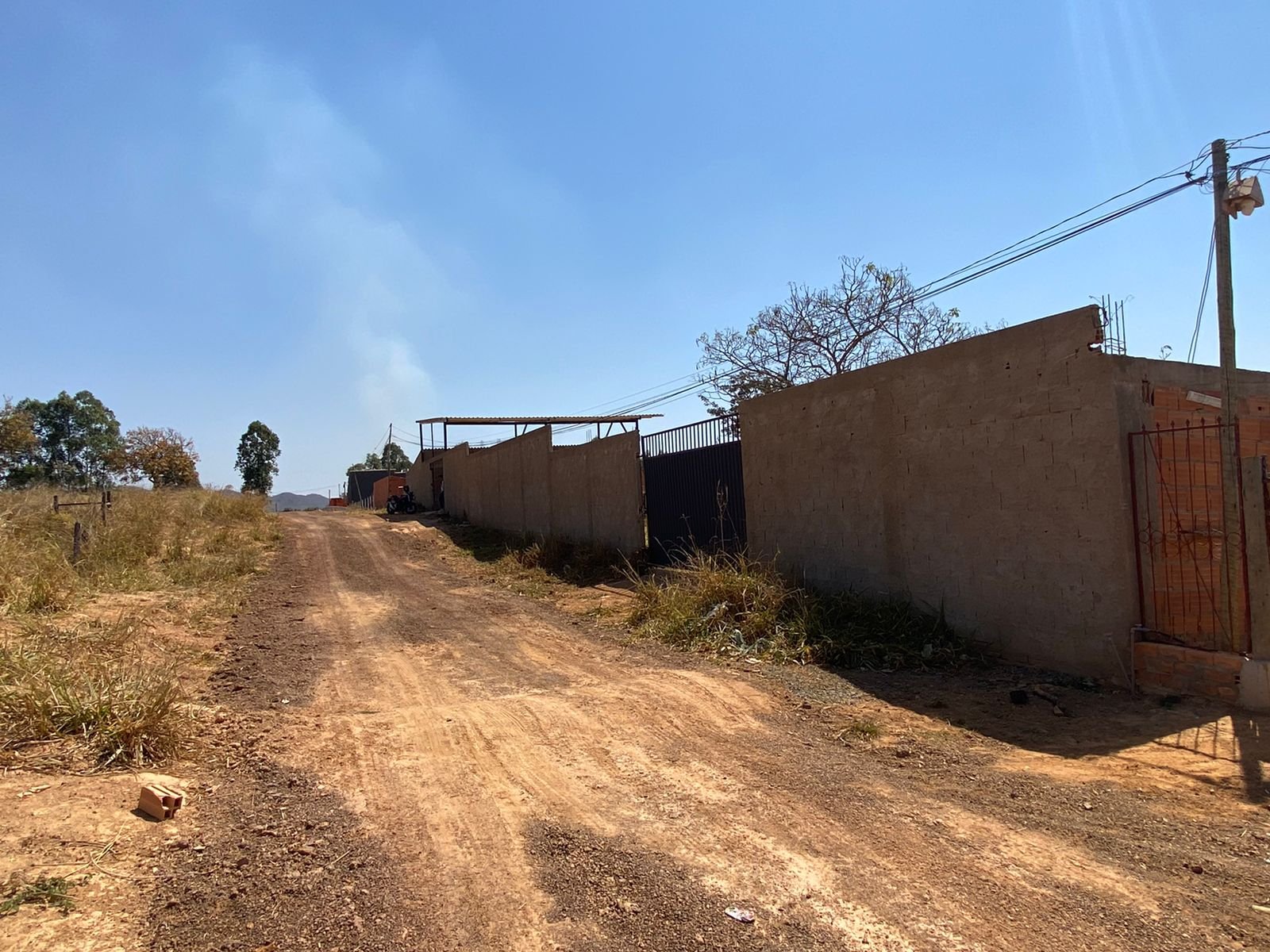 Vende~se chácara com 2.000 mtrs²