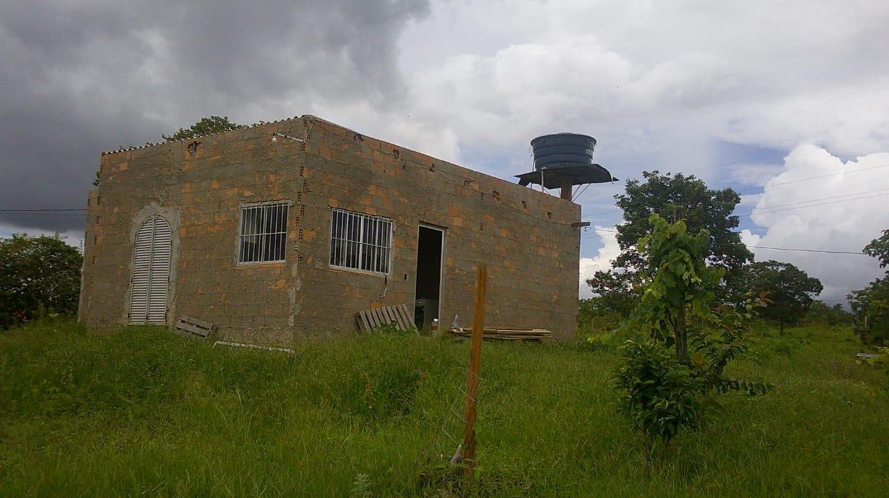 Chacara disponivel para venda ou troca em casa em Unai